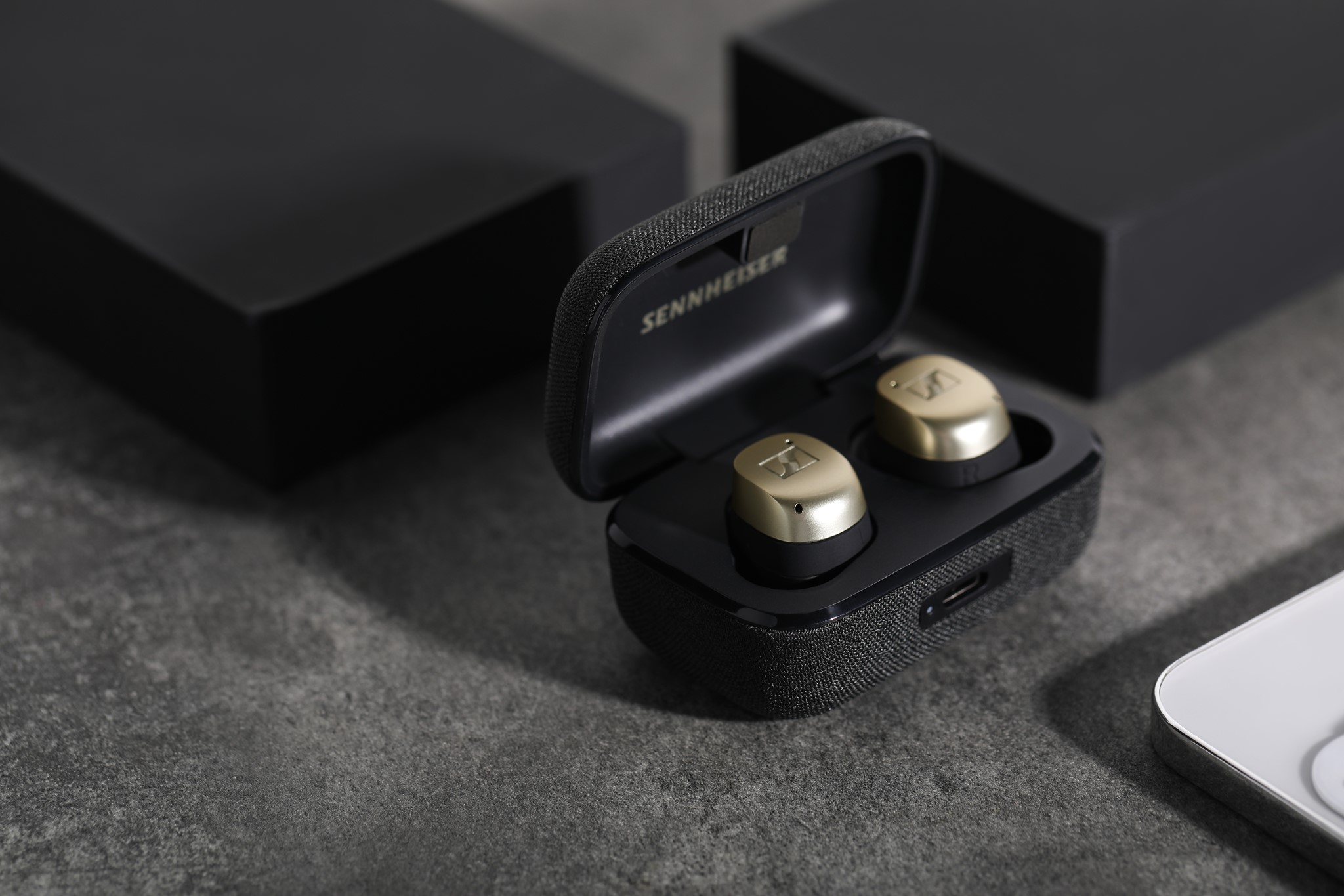 Sennheiser---H%C3%ACnh-5.jpg