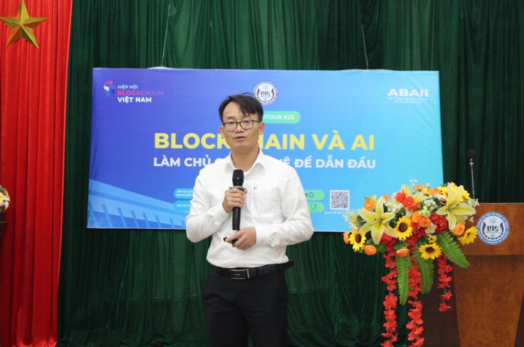 ong-Vo-Cong-Khoi-trinh-bay-abaii-unitour-25-1024x678.jpg