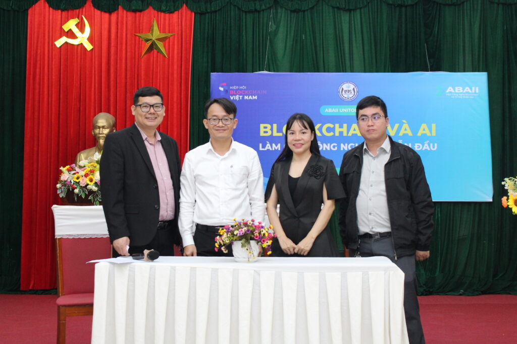 Phien-thao-luan-abaii-unitour-25-1-1024x683.jpg