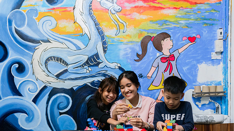 epac-communities-blue-dragon-childrens-foundation-image.jpg?h=433&iar=0&w=770