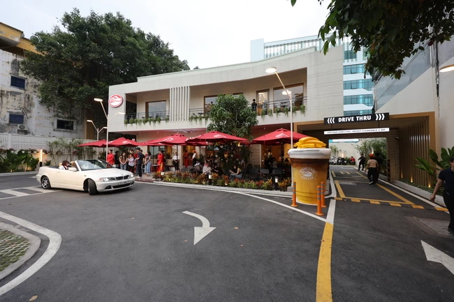 250703-Drive-thru-Highlands-Coffee-4_resize.webp