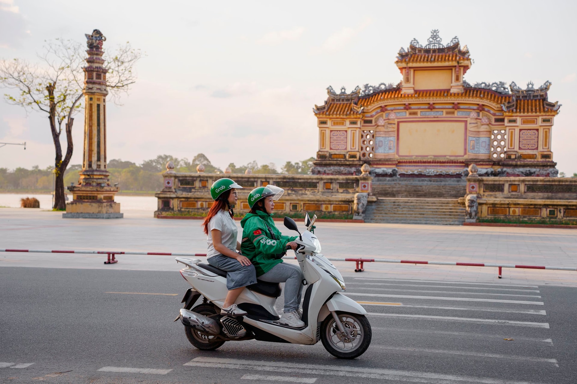 2-89-nu-doi-tac-tai-xe-grab-tai-viet-nam-cam-thay-doc-lap-tai-chinh-hon-sau-khi-tham-gia-nen-tang-1774860553433-1774860555837426177152.jpg