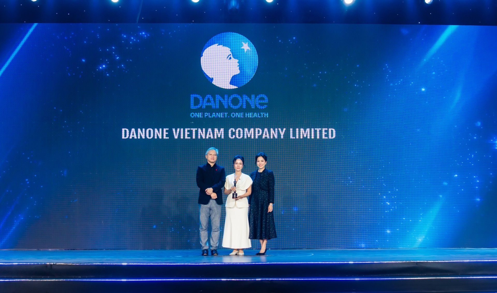 ba-tra-n-tha-hoa-ng-th-ta-ng-gia-m-a-c-danone-via-t-nam-a-i-dia-n-nha-n-gia-i-th-a-ng-ta-hr-asia-1783926751.jpg