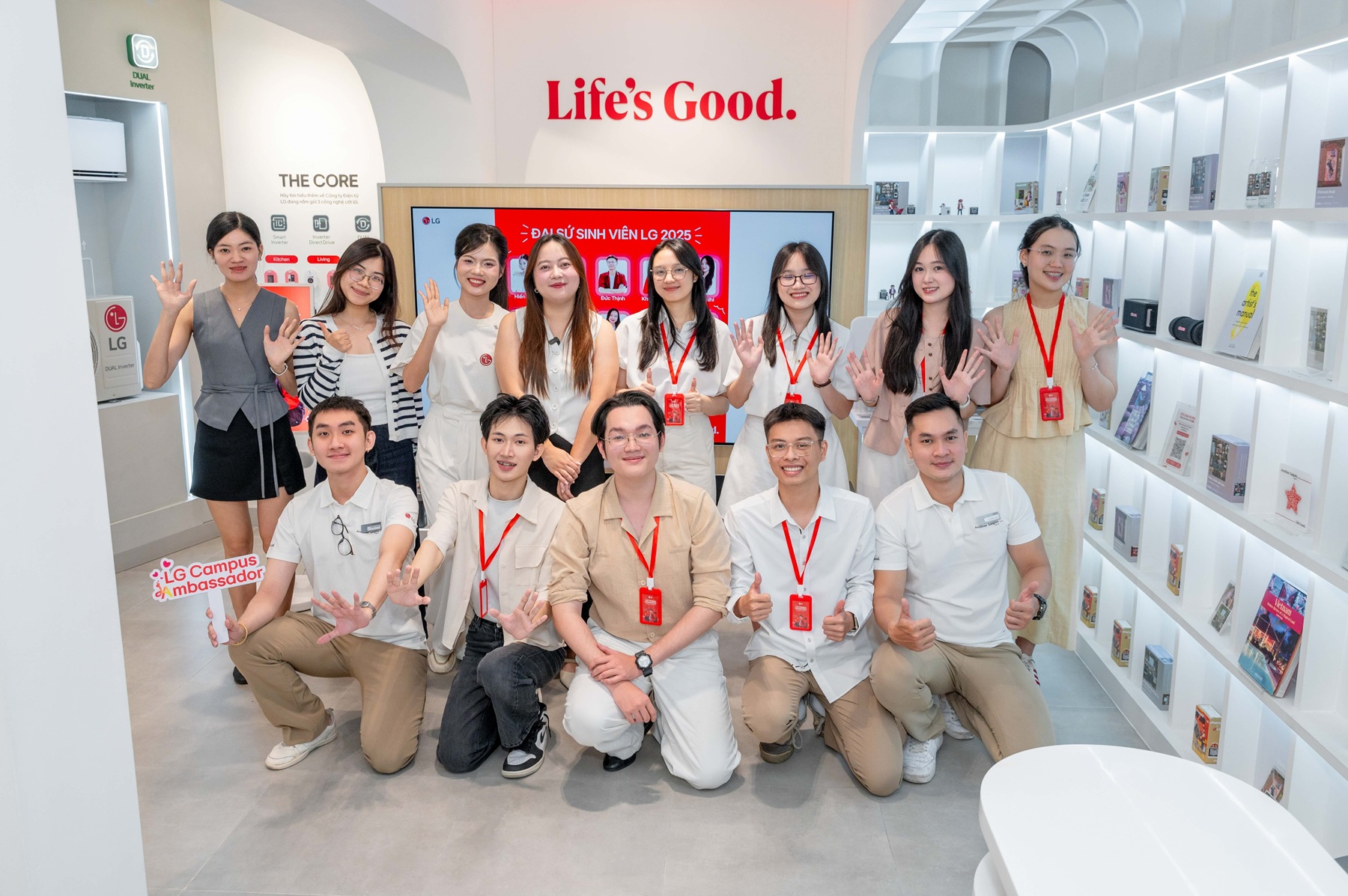cac-guong-mat-dai-su-sinh-vien-lg-2025-1787901017129-1787901017326972739934.jpeg