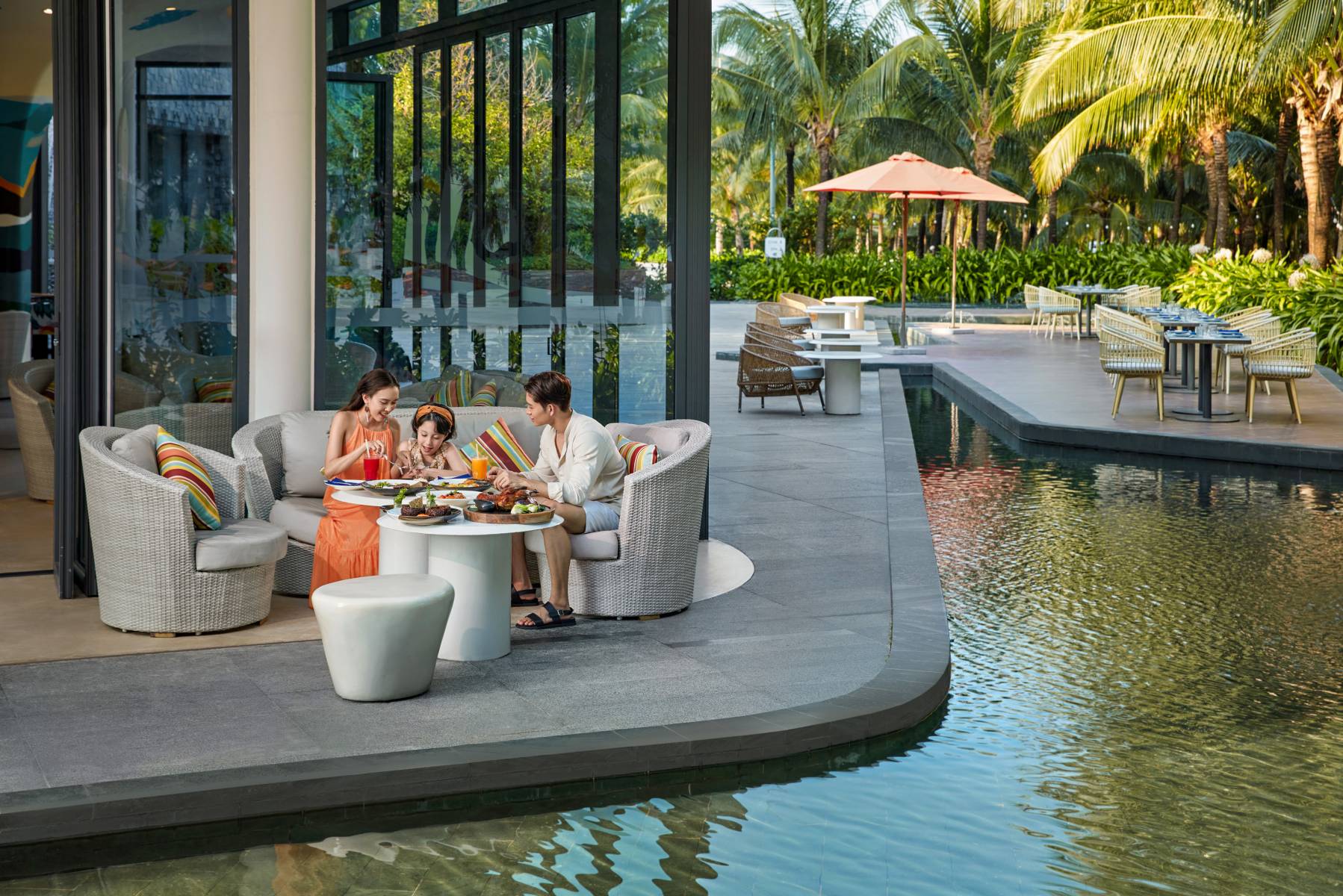 Clubhouse-with-models_17223-1-2.jpg