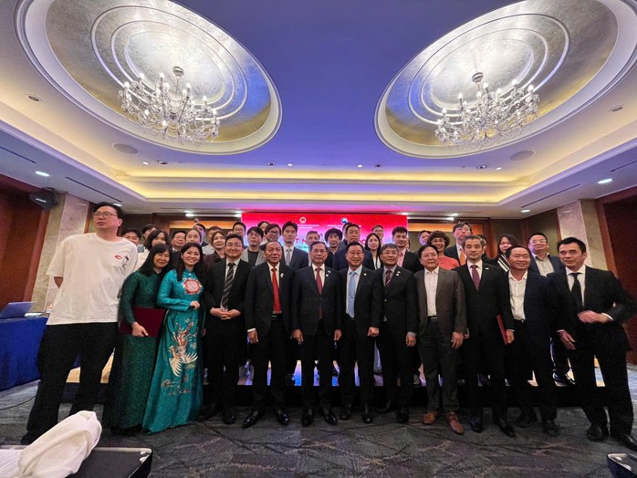 anh-cua-doan-viet-nam-trong-toa-dam-viet-nam--han-quoc-ve-hop-tac-phat-trien-cong-nghiep-van-hoa-1754963652995633664336.jpg