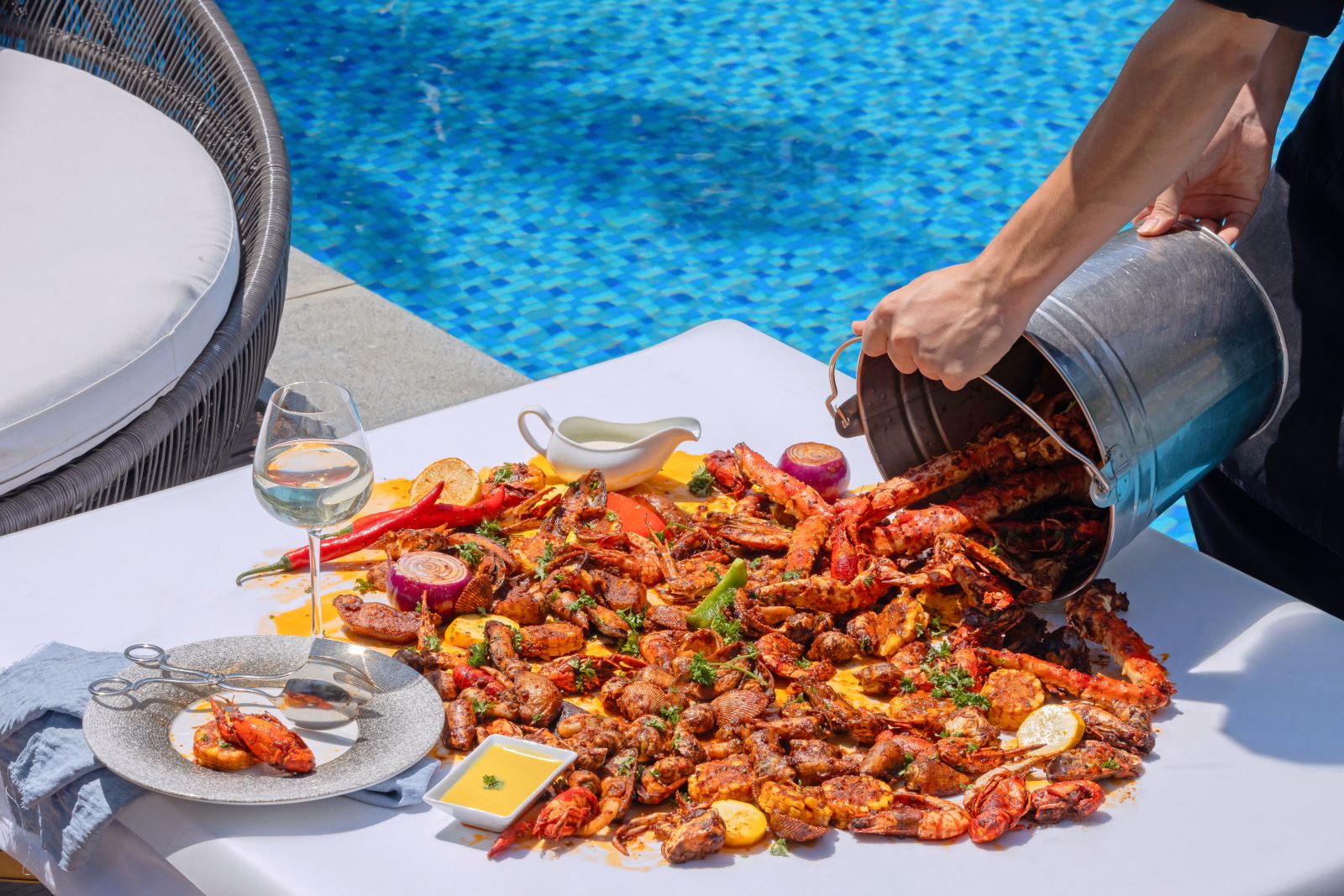 CXRHT-Invilla-%20Seafood-Bucket.jpg