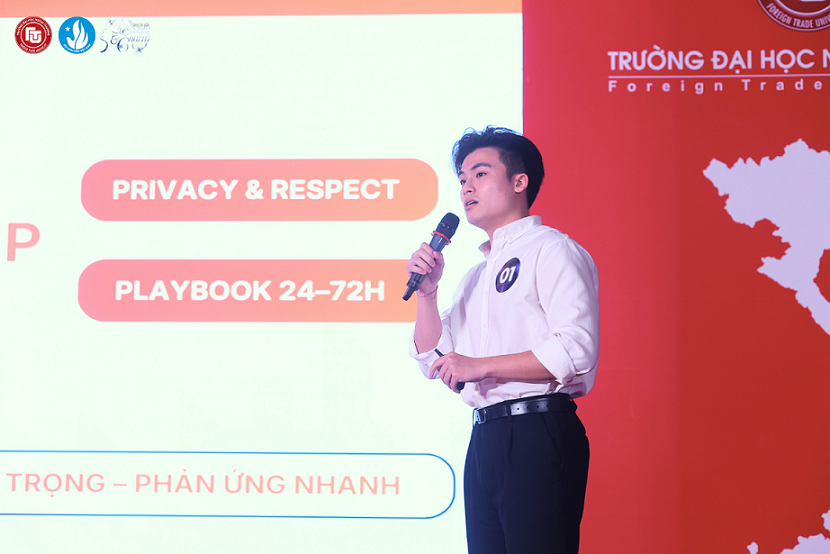 sinh-vien-ngoai-thuong-toa-sang-voi-ban-linh-tri-tue-tai-san-khau-duyen-dang-ngoai-thuong-2025-20260105162019.png?rt=20260105162432