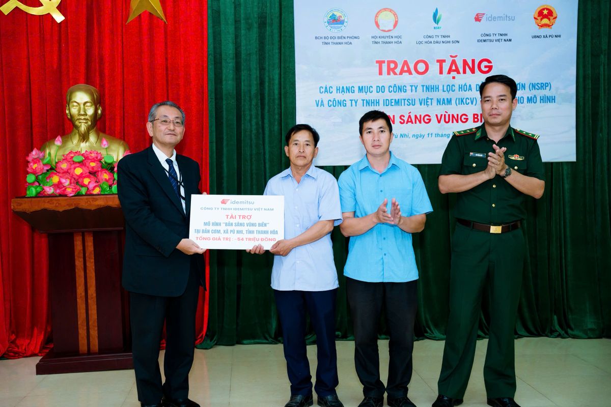 Idemitsu Việt Nam và NSRP đưa 30 cột đèn vào hạ tầng vùng biên, thắp sáng giá trị dài hạn bằng năng lượng mặt trời