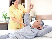 18 triệu người trên 60 tuổi vào năm 2030: Dịch vụ chăm sóc tại nhà bước vào cuộc đua chuẩn hóa năng lực