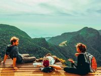 Những chuyến đi đầu đời mở ra chương mới cho du lịch với nghi thức trưởng thành của một thế hệ