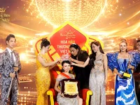 Hoa hậu Thương hiệu Việt Nam 2026: Nguyên thứ trưởng Bộ VHTTDL – NSND Vương Duy Biên trao vương miện cho nữ doanh nhân Đồng Tháp