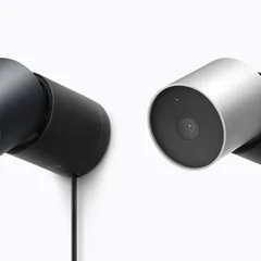 Camera Trong Nhà của LG tự động nghiêng lên xuống để điều chỉnh góc nhìn khi người dùng quay lại nhà.