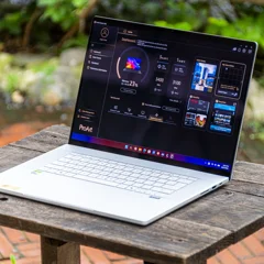 Giao diện quản lý tác vụ trên ProArt P16 cho thấy máy được định vị như một workstation di động, nơi hiệu năng, sáng tạo và AI hội tụ trong cùng workflow.