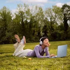 asus-vivobook-s16_tp5608qa_scenario-photo_3b_light-blue_01.webp