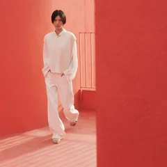 228581-uniqlo-clare-waight-keller-2024-7.jpg?resize=1021%2C681&ssl=1