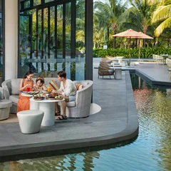 Clubhouse-with-models_17223-1-2.jpg