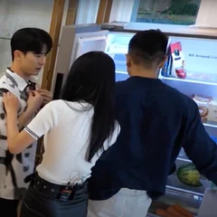 khanh-linh-cai-nut-ao-cho-minuk-17281765818121238366114.png