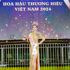 a-uyen.jpg