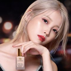 image?url=https%3A%2F%2Fwww.datocms-assets.com%2F56778%2F1712880892-1712650094-iu-image_double-wear-stay-in-place-foundation_igp-portrait.jpg%3Fauto%3Dformat%252Ccompress%26cs%3Dsrgb&w=3840&q=75