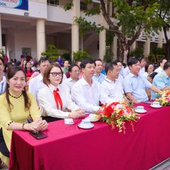 xhinh-anh-ly-nha-ky-deo-khan-quang-do-tham-truong-cu-tang-hoc-bong-cac-em-hoc-sinh-20240530113742.jpg,qrt=20240530113743.pagespeed.ic.FlzQUWCOPb.webp