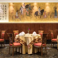 Long-Trieu-The-Royal-Pavilion-tien-sanh-2.jpg