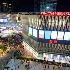 2-cua-hang-uniqlo-vincom-grand-park-chinh-thuc-khai-truong-vao-ngay-20-thang-07-nam-2024-1720493566.jpg