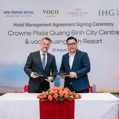 20240826141349-12ong-chris-anklin-giam-doc-cao-cap-khoi-phat-trien-cua-ihg-va-ong-hoang-tien-thang-tong-giam-doc-cong-ty-co-phan-dau-tu-hai-thanh-hung-va-cong-ty-tnhh-dau-tu-va-xay-dung-hoang-gia-viet-nam.jpg