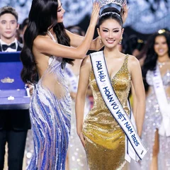 trao-vuong-mien-cho-hoa-hau20250623111130.jpg?rt=20250623111739
