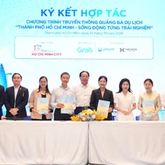 Nghi thức ký kết hợp tác mở rộng mạng lưới đồng hành cho chương trình, kết nối cơ quan du lịch với doanh nghiệp nhằm gia tăng độ phủ và sức hấp dẫn của điểm đến.