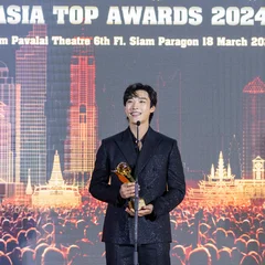 Diễn viên Woo Do-hwan nhận giải “Nam diễn viên xuất sắc nhất” tại Asia Top Awards 2024.