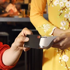 Du khách có thể thanh toán dễ dàng bằng thẻ Mastercard.