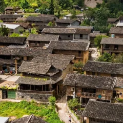 Làng Lùng Tám, Tuyên Quang là nơi lưu giữ nghề dệt lanh truyền thống hàng trăm năm của đồng bào dân tộc H’Mông, du lịch giúp làng nghề phát triển bền vững.