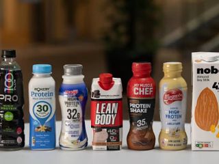 Cuộc đua giành giỏ hàng của sữa cao đạm và cơn khát protein của người trẻ