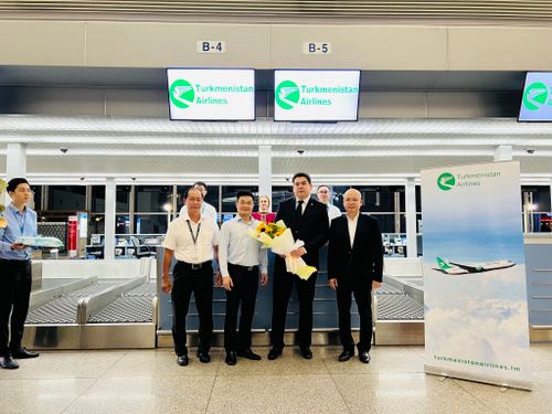 Hãng hàng không quốc gia Turkmenistan Airlines đáp chuyến bay đầu tiên đến Tân Sơn Nhất, TP. HCM