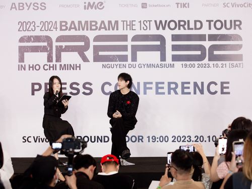 Vừa đáp sân bay, BamBam (GOT7) đã mở họp báo, chúc mừng 20/10 bằng tiếng Việt