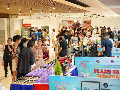 TP. HCM khai mạc Sự kiện khuyến mại hàng hiệu Đợt 2 – Flash Sale Holiday với mức giảm đến 90%