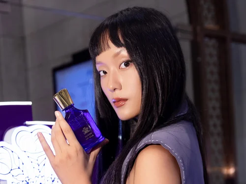Creed Queen Of Silk mang vẻ đẹp di sản thời trang quyến rũ được diễn giải bằng mùi hương