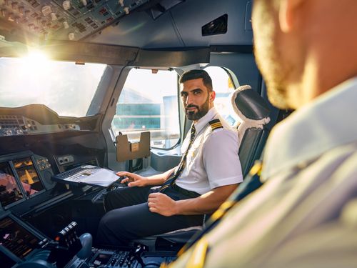 Emirates và chiến lược toàn cầu hóa nhân lực hàng không: Từ Dubai đến Việt Nam
