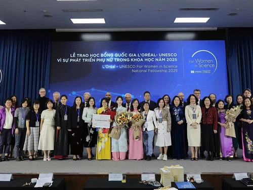 Lễ trao học bổng quốc gia L’Oréal – UNESCO: 16 năm kiến tạo bệ phóng cho nữ giới trong cuộc đua khoa học toàn cầu