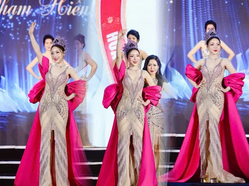 Nhìn lại 1 năm nhiệm kỳ đầy ý nghĩa của Hoa hậu Doanh nhân Việt Nam 2024 Phạm Lê Thu Hiền và khoảnh khắc trao vương miện cho tân hậu