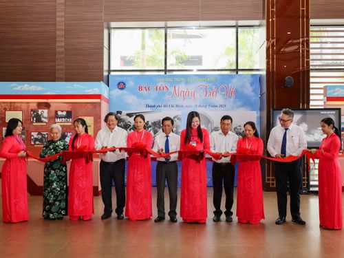 TP. HCM khai mạc triển lãm Bác Tôn – Ngày trở về và trao giải cuộc thi Bác Tôn trong tôi