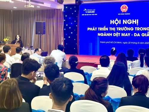 Khai thác tiềm năng thị trường nội địa cho dệt may, da giày Việt Nam
