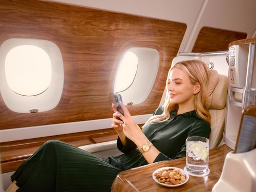 Emirates giữ nhịp kết nối trực tuyến xuyên suốt giữa tầng mây trên đội bay A380 biểu tượng