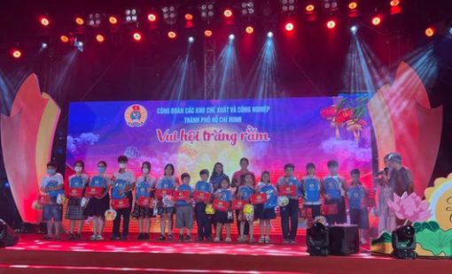 Công đoàn các Khu chế xuất và Công nghiệp TP. HCM tổ chức Tết Trung thu 2023 và khen thưởng học sinh giỏi cho con người lao động