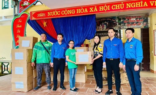 Grab Việt Nam trao tặng 1.500 phần quà cho người dân bị ảnh hưởng bởi bão, lũ miền Bắc