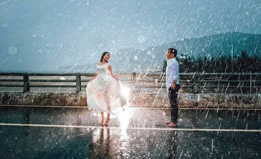 Phải làm gì nếu đám cưới gặp một cơn mưa bất chợt?