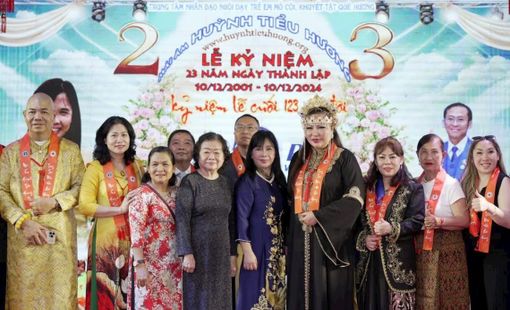 Kỷ niệm 23 năm thành lập, Trung tâm Nhân đạo Quê Hương tổ chức lễ cưới tập thể cho 123 cặp đôi kém may mắn