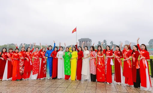 Hoa hậu Doanh nhân Việt Nam 2025: Thí sinh diện áo dài truyền thống viếng Lăng Bác với lòng kính trọng