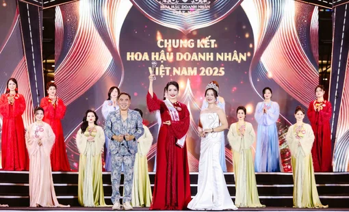 Hoa hậu Doanh nhân Việt Nam 2025: NTK Tony Phạm giới thiệu BTS áo dài Hương sắc mùa xuân đêm chung kết